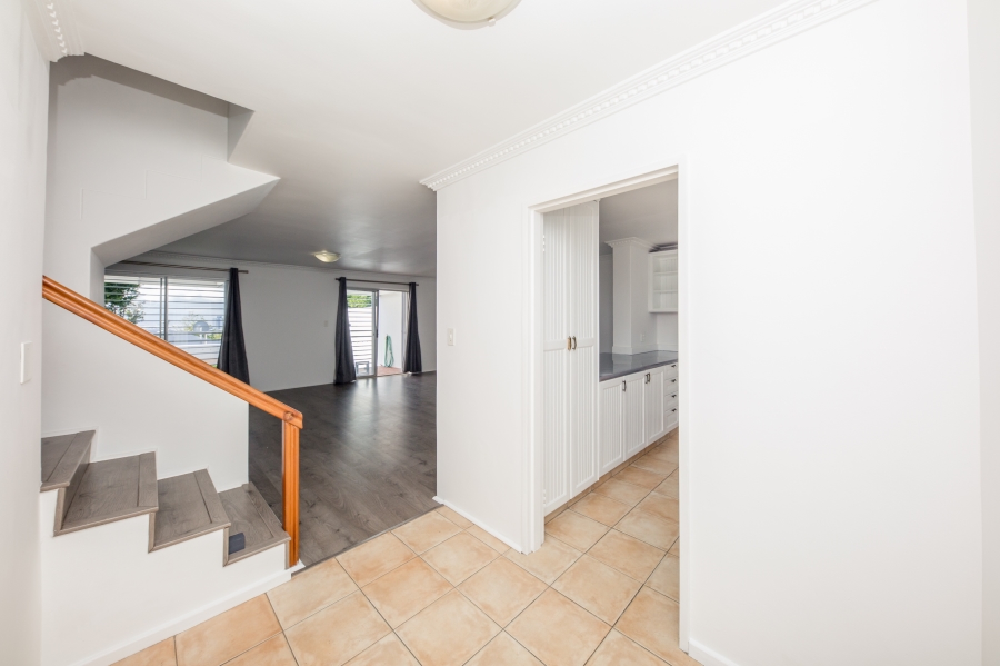 To Let 3 Bedroom Property for Rent in Higgovale Western Cape